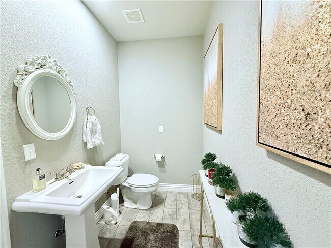 Foto del edificio - 525 N Salem Rd