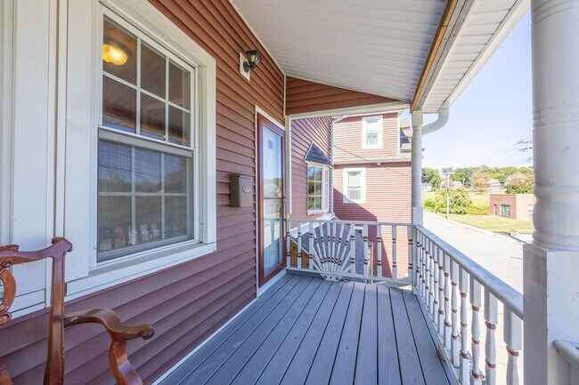 Foto del edificio - Available Now! Spacious 3-Bedroom Duplex in Griswold