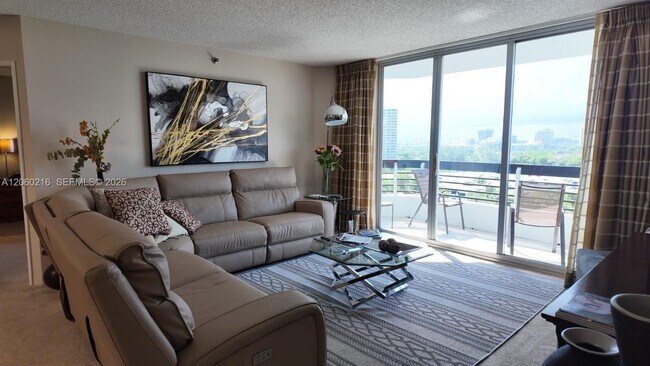 Foto del edificio - 3600 Mystic Pointe Dr