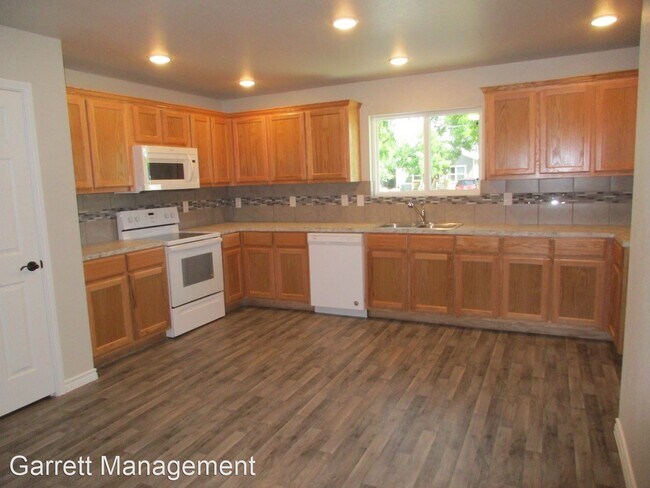 Foto del edificio - 3 br, 2 bath House - 1203 East Avenue G