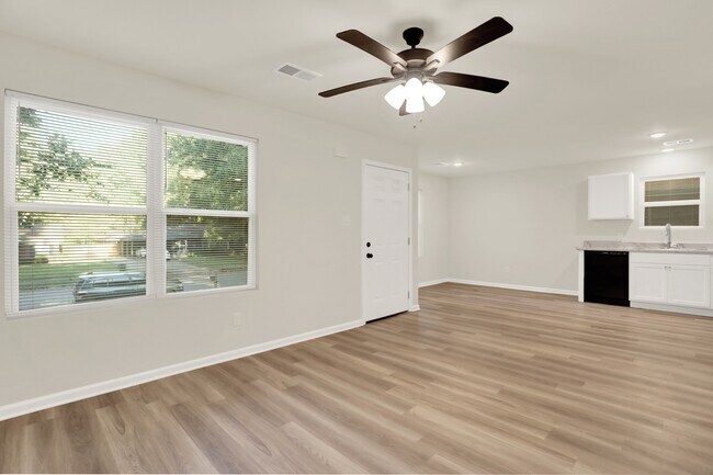 Building Photo - 3281 Madewell St