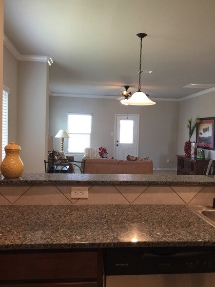 Foto del edificio - 3417 Fawnwood Dr