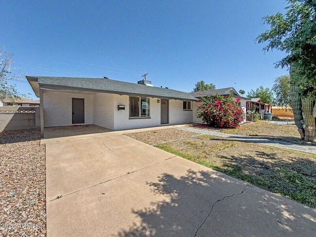 Photo - 1542 W 5th Pl House