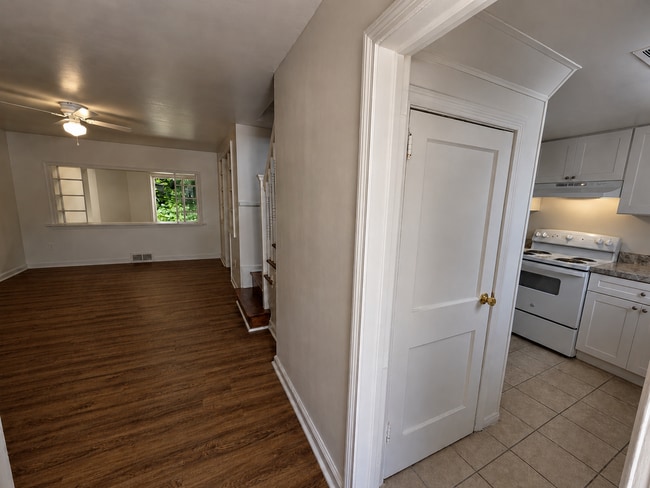 Building Photo - 17 Paynter Dr