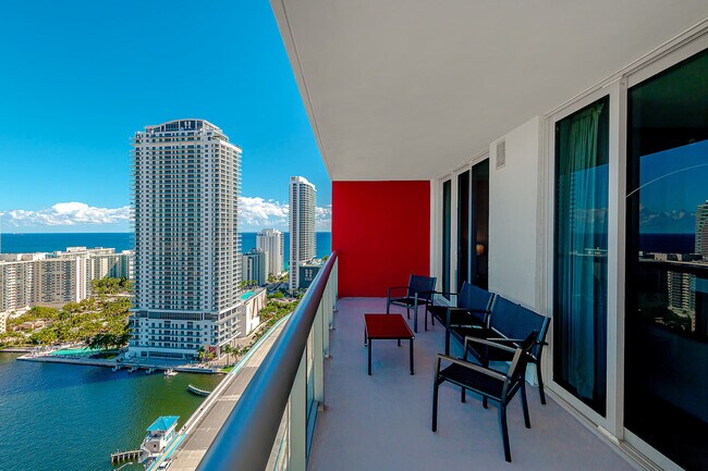 Foto del edificio - 2602 E Hallandale Beach Blvd