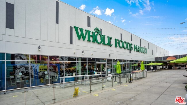 Foto del edificio - 12655 Bluff Creek Dr