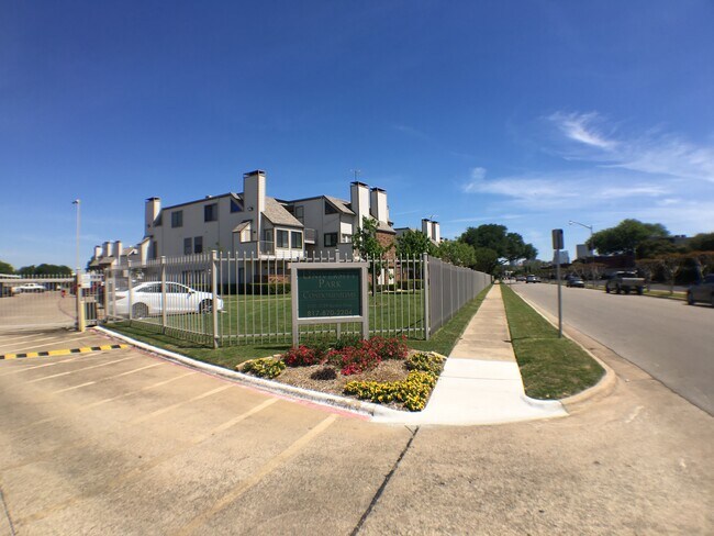 Foto del edificio - 3117 Sondra Dr