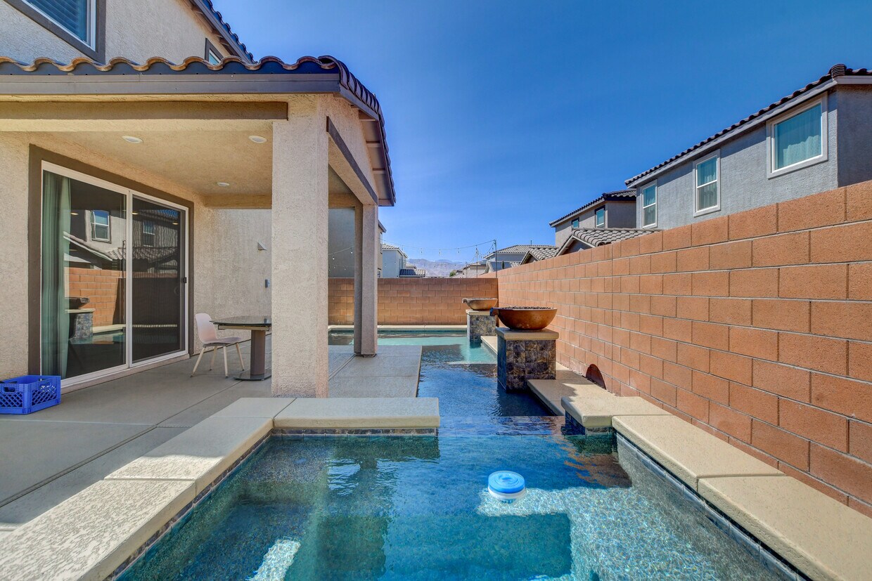 Foto principal - 6458 Blue Ember Ave