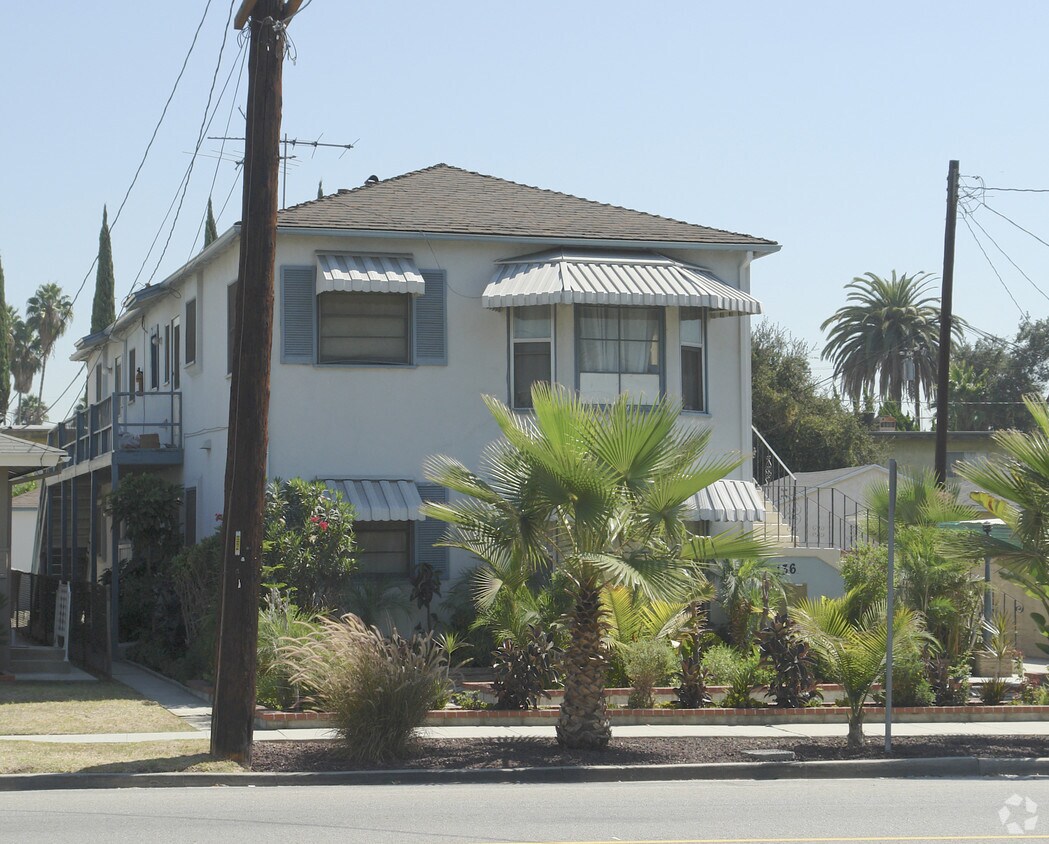 Building Photo - 136 S Del Mar Ave