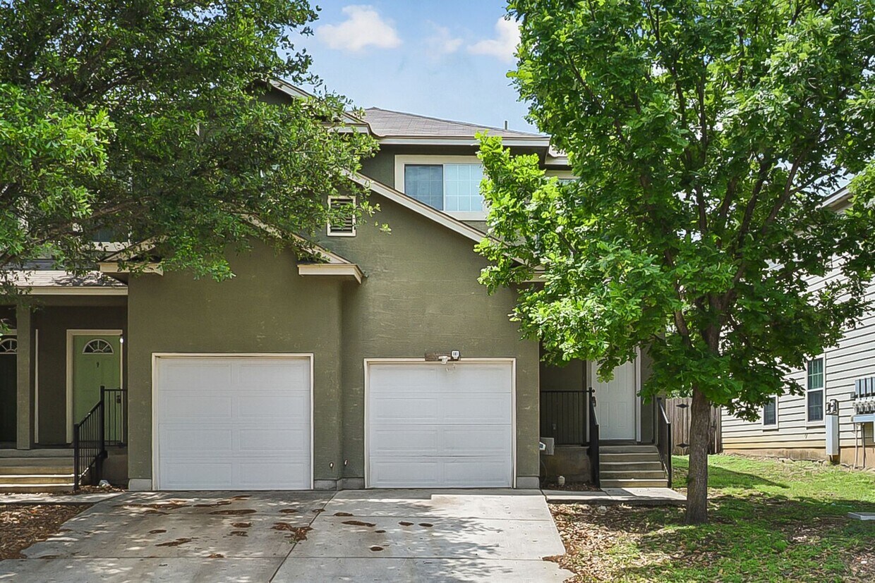 Primary Photo - 3 bedroom and 2.5 bathroom located at The ...