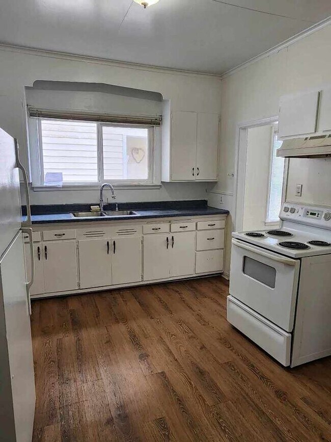 Building Photo - Charming 2 bedroom home in Hoquiam