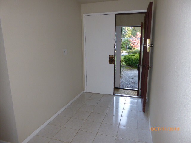 Building Photo - Spacious 3 Bedroom 1.75 Bath Rambler