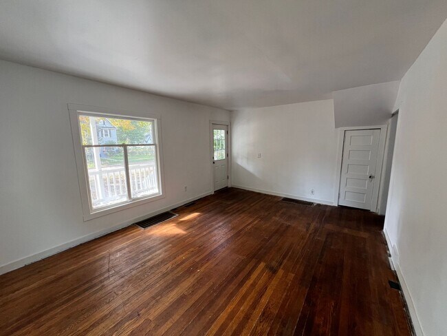 Foto del edificio - 3 Bedroom 1 Bathroom House (move in ready)