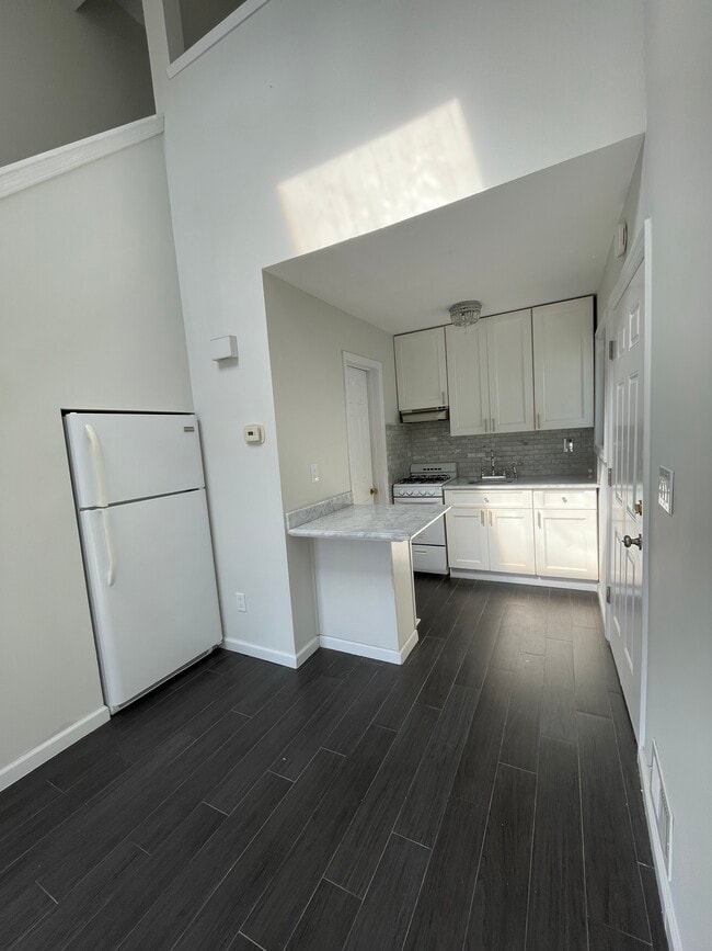 Building Photo - 55 Cebra Ave