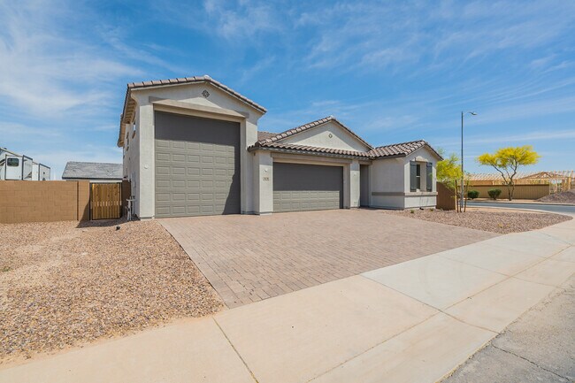 Building Photo - 818 W Palo Verde Dr