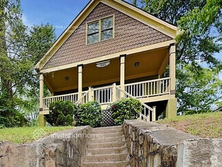 Building Photo - 945 Martin St SE