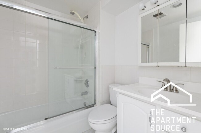 Foto del edificio - 1201 W Belden Ave