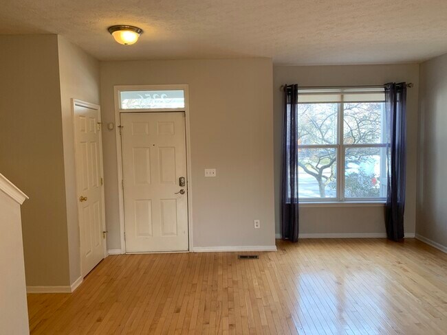 Building Photo - The perfect downtown condo