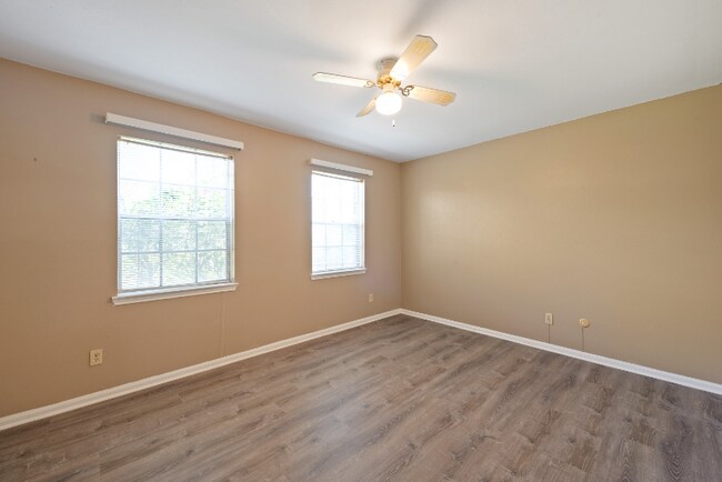 Building Photo - 7866 Leonora St