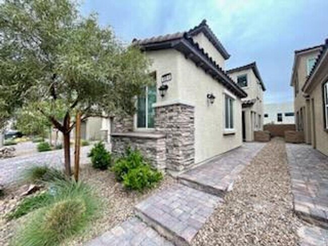 Building Photo - Great 2 Story Home in Skye Canyon w/ separate bonus room (casita) - 4 Bedrooms