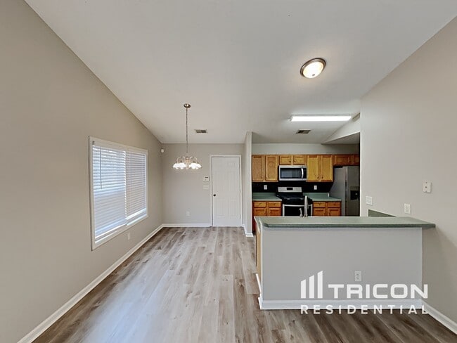 Building Photo - 107 Bainbridge Way