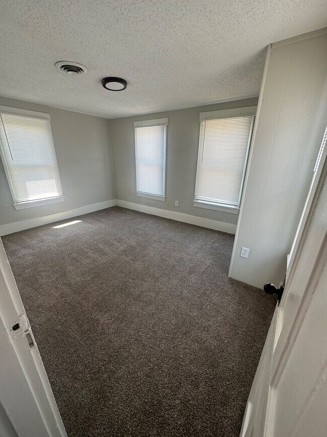 Foto del edificio - Rent Special Available! Pet Friendly 2 Sto...