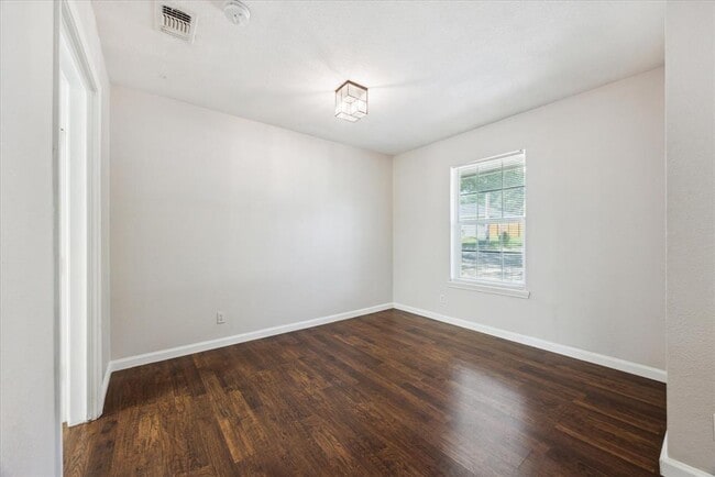 Building Photo - 5608 Cordell Ln