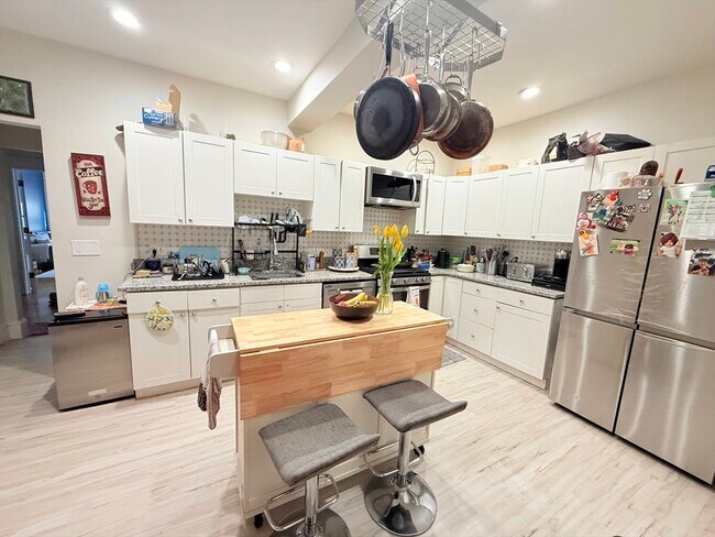 Foto del edificio - 1584 Beacon St