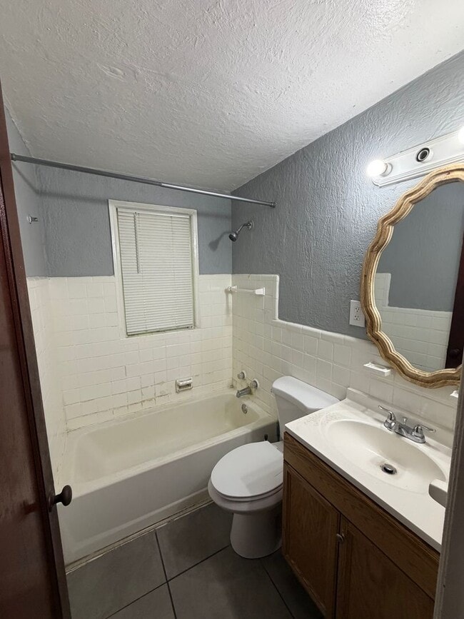 Building Photo - Welcome to this charming 3BD/1BA house in St Louis, MO