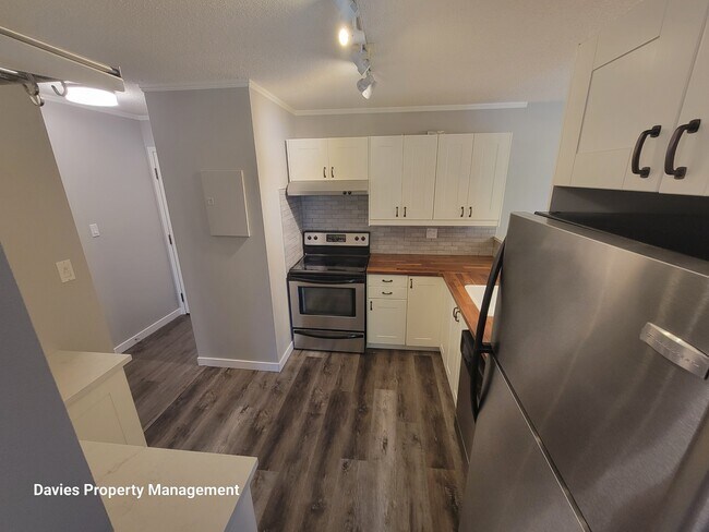 Building Photo - 10545 Saskatchewan Dr NW