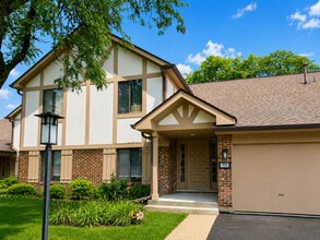 Building Photo - 908 Knottingham Dr