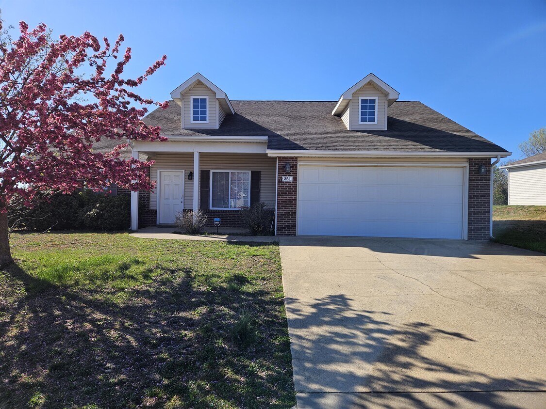 221 Settlers Pass, Waynesville, MO 65583 House Rental in Waynesville