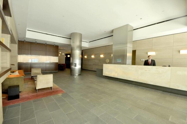 Building Photo - 525-456 Fashion Ave
