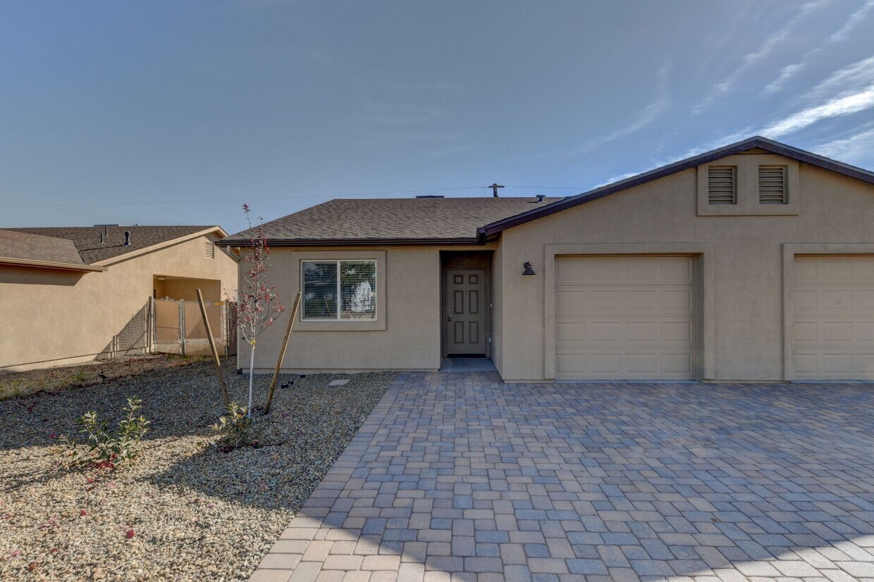 Foto principal - 3027 N Corrine Dr