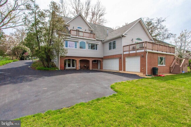 Building Photo - 1046 Carper St