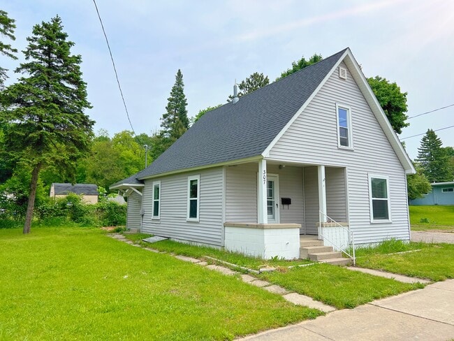 Building Photo - 307 Groveland St