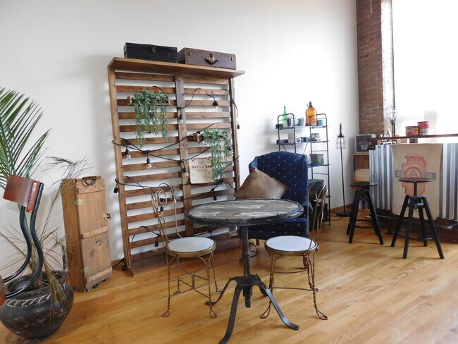 Foto del edificio - 413 N Carpenter St