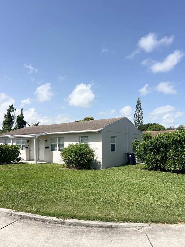 Building Photo - 11700 SW 221st St Rd