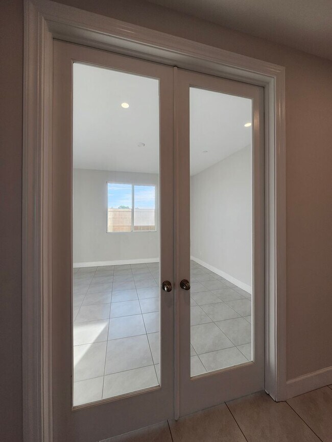 Foto del edificio - Beautiful Plumas Lake home on a large lot with SOLAR