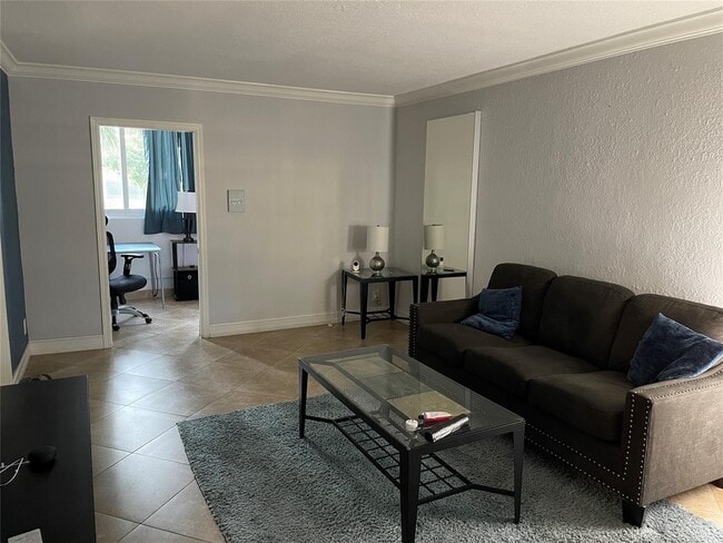 Building Photo - 6075 N Sabal Palm Blvd