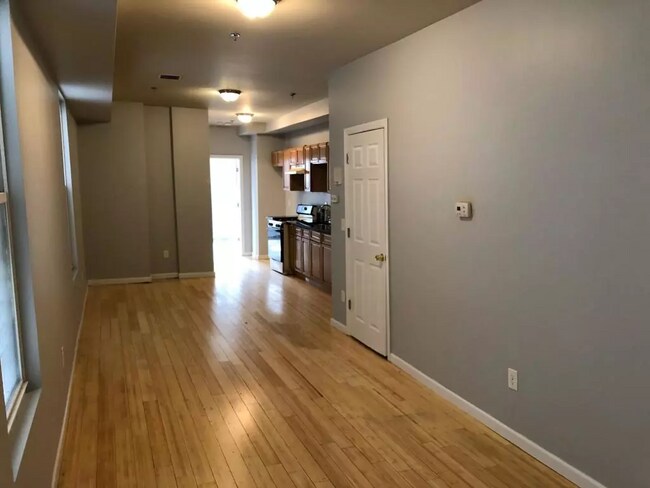 Building Photo - 623 Bramhall Ave