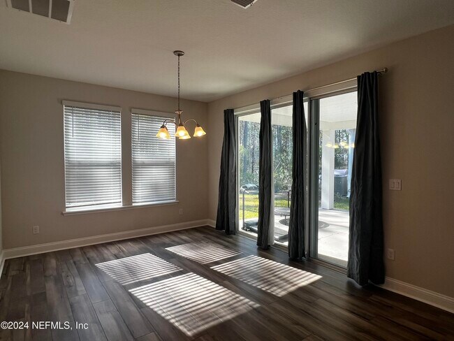 Building Photo - 370 Silkgrass Pl