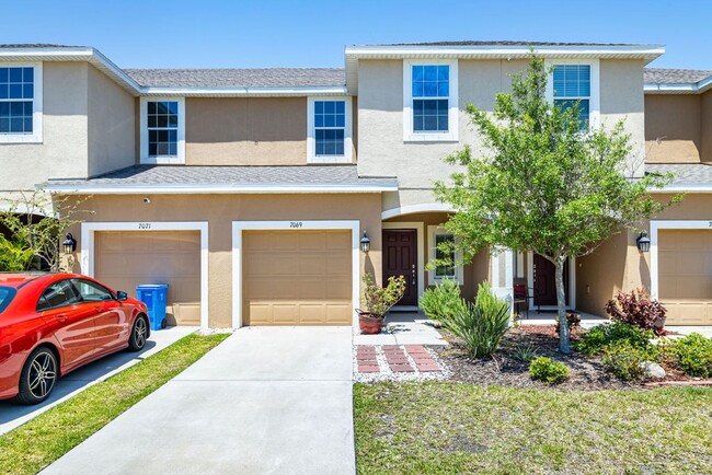 Building Photo - Beautiful Riverview Townhome