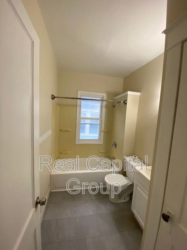 Building Photo - 245 Adams St