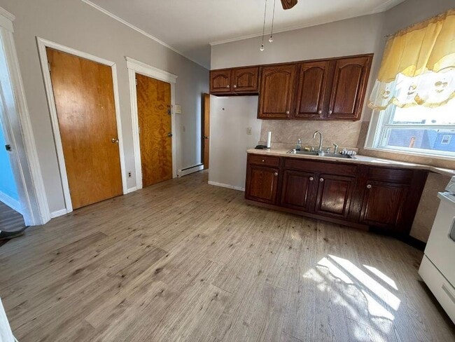 Building Photo - 152 W 27th St