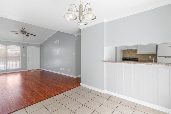 Foto del edificio - 12707 Bellaire Blvd