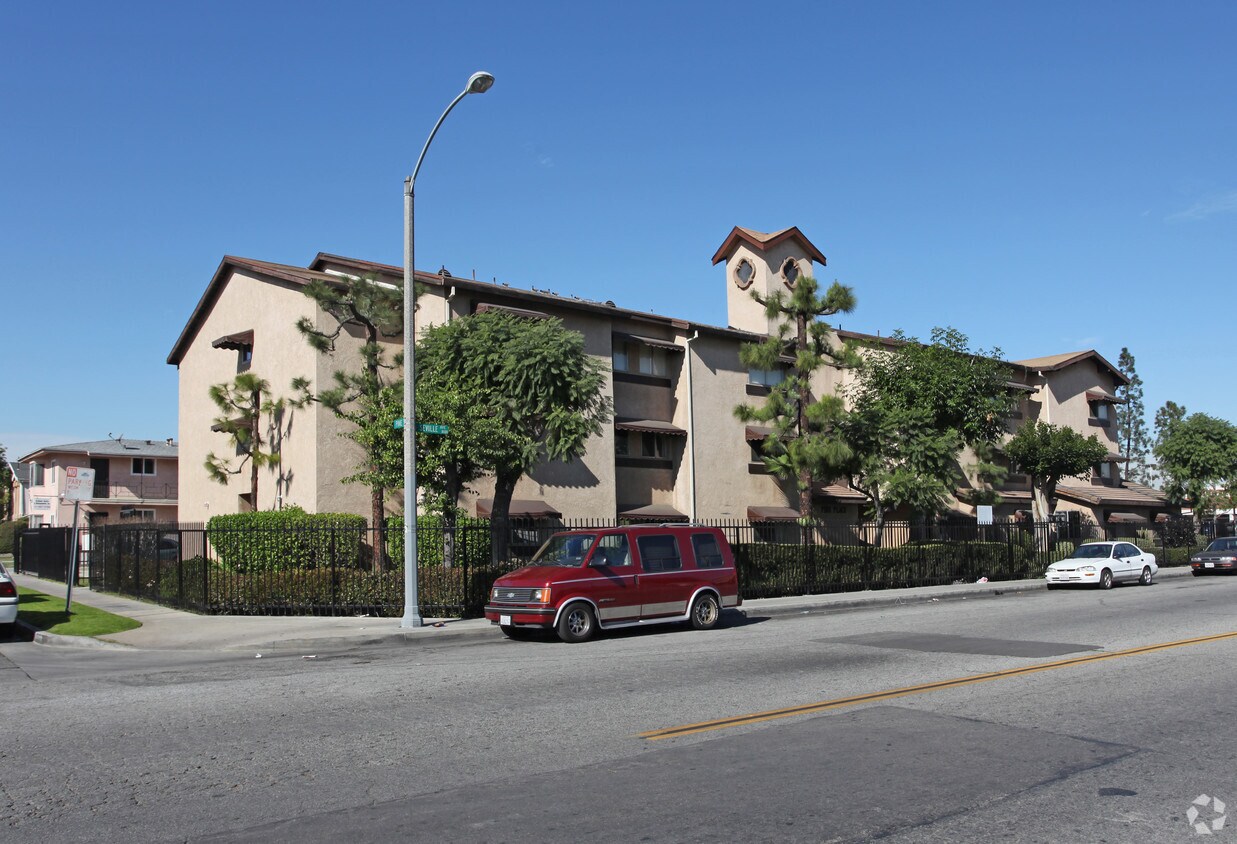 Primary Photo - Pine Place Apartments