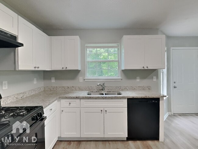 Building Photo - 2892 Two Lakes Cir