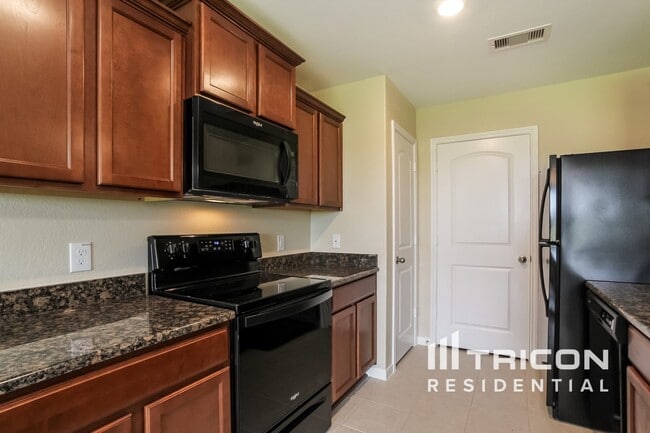 Building Photo - 316 Summer Horse Dr