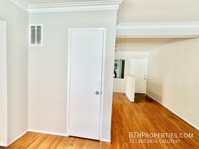 Building Photo - Charming 1Bedroom 1Bathroom In Prime West ...